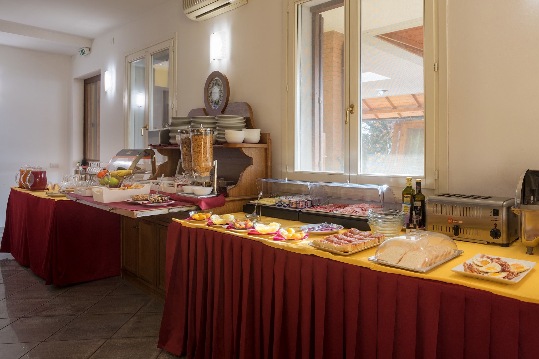 free daily continental breakfast