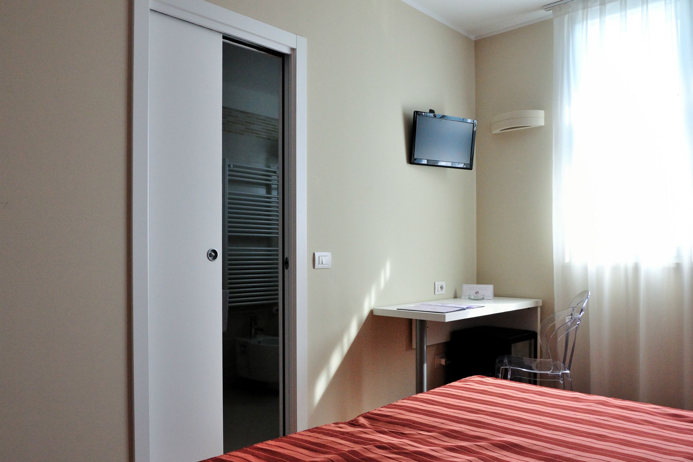 down duvets, minibar, in-room safe, desk