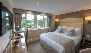 Quarto casal standard | Roupas de cama premium, frigobar, cofres nos quartos, escrivaninha