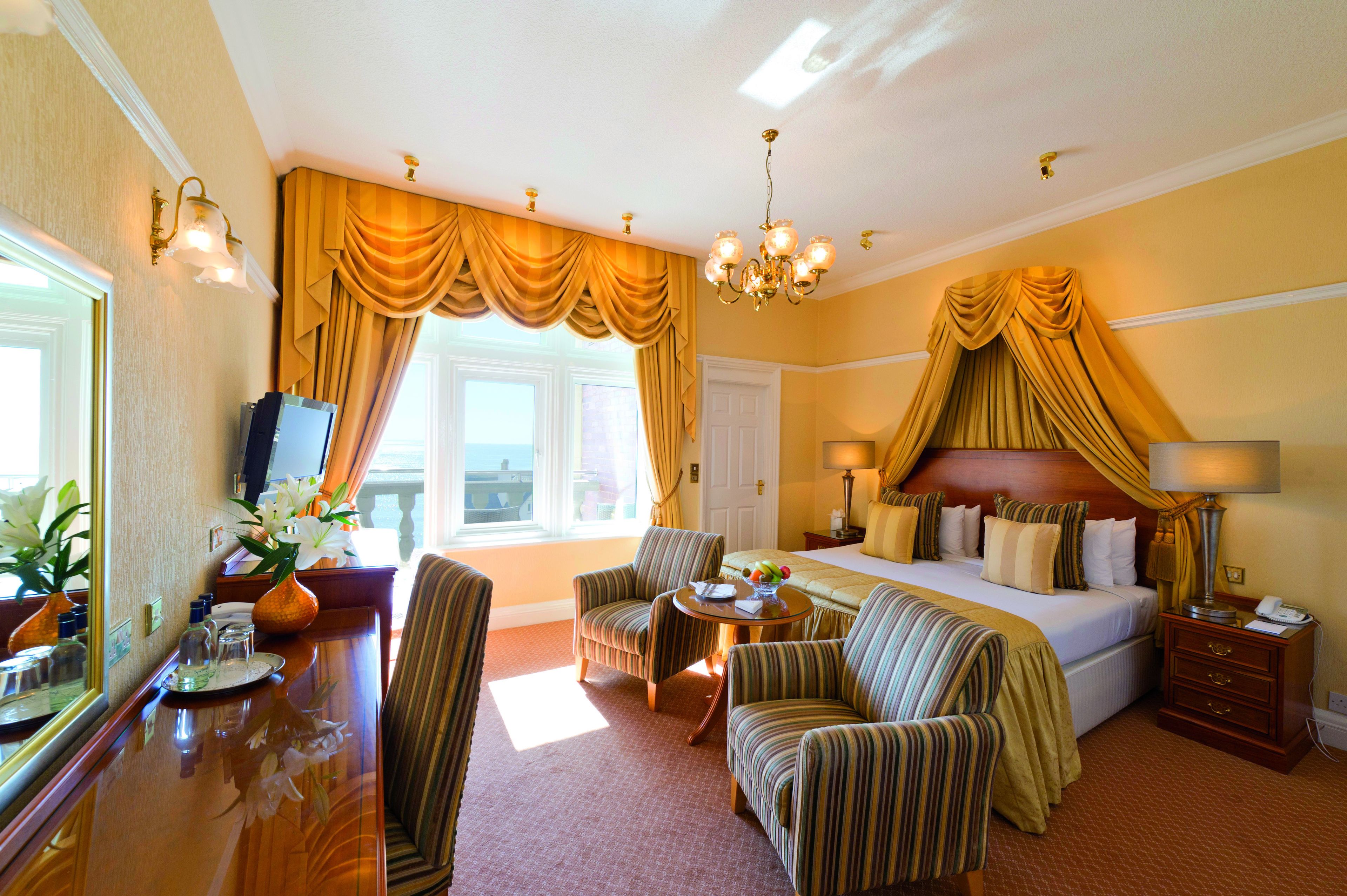 deluxe double or twin room, sea view | premium bedding, minibar, in-room safe, desk