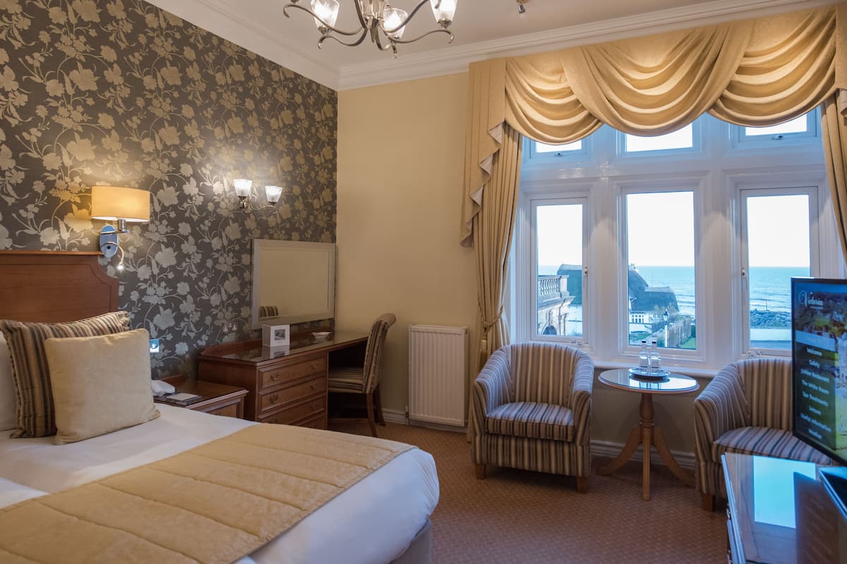 Premium bedding, minibar, in-room safe, desk