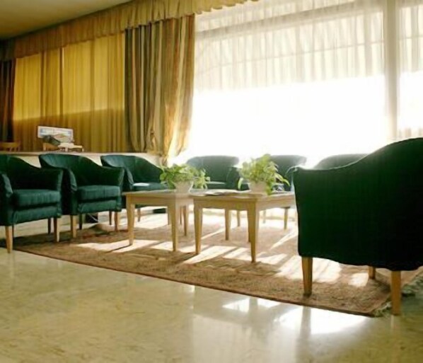 ロビーラウンジ