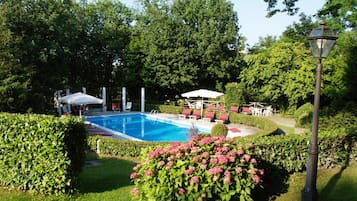 Outdoor pool, sun loungers