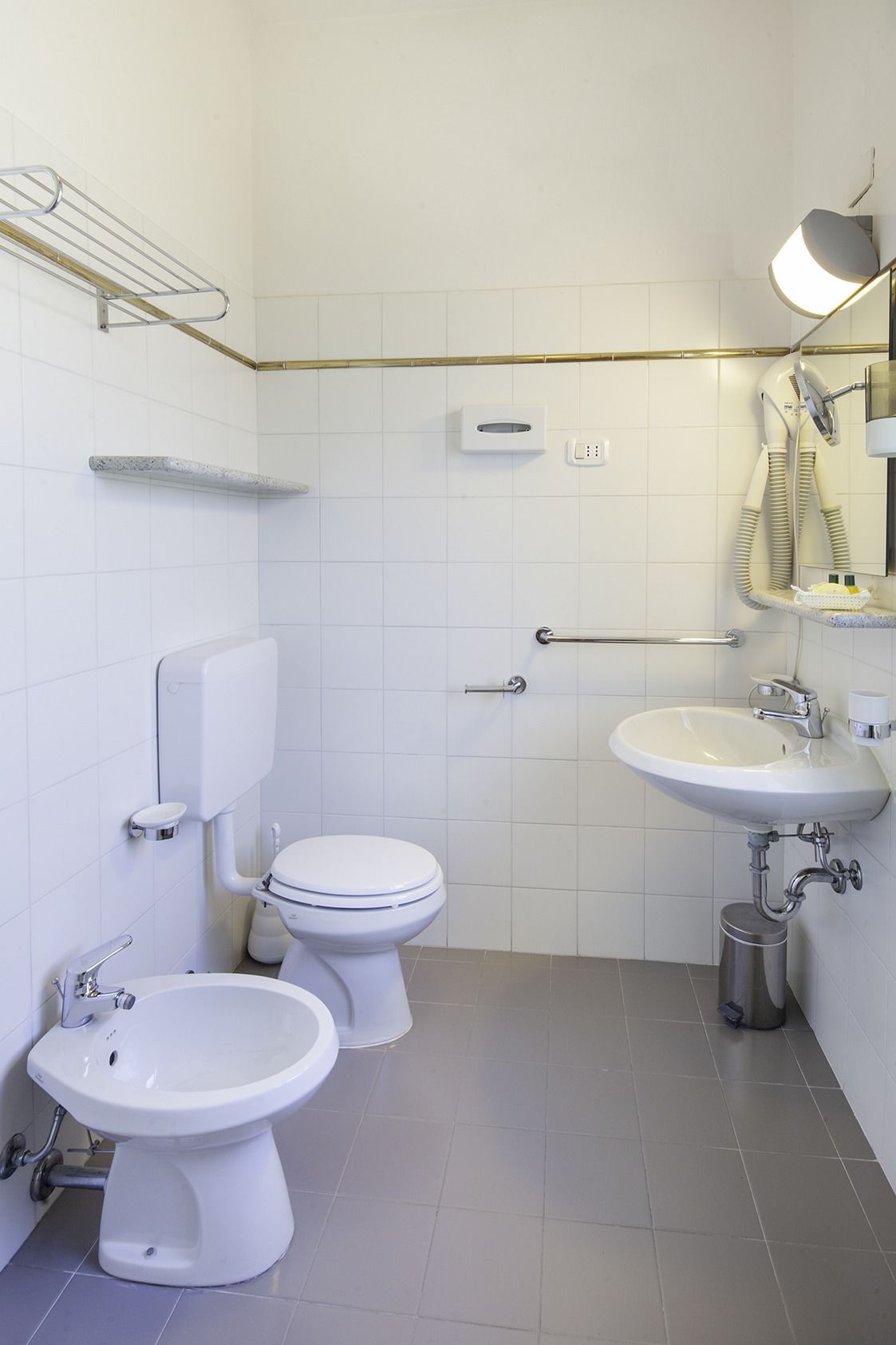 shower, rainfall showerhead, free toiletries, hair dryer