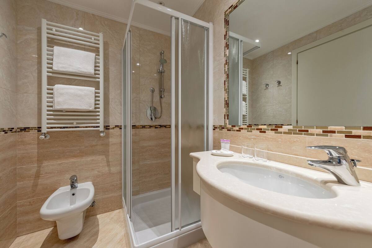double or twin room | bathroom | free toiletries, hair dryer, bathrobes, bidet