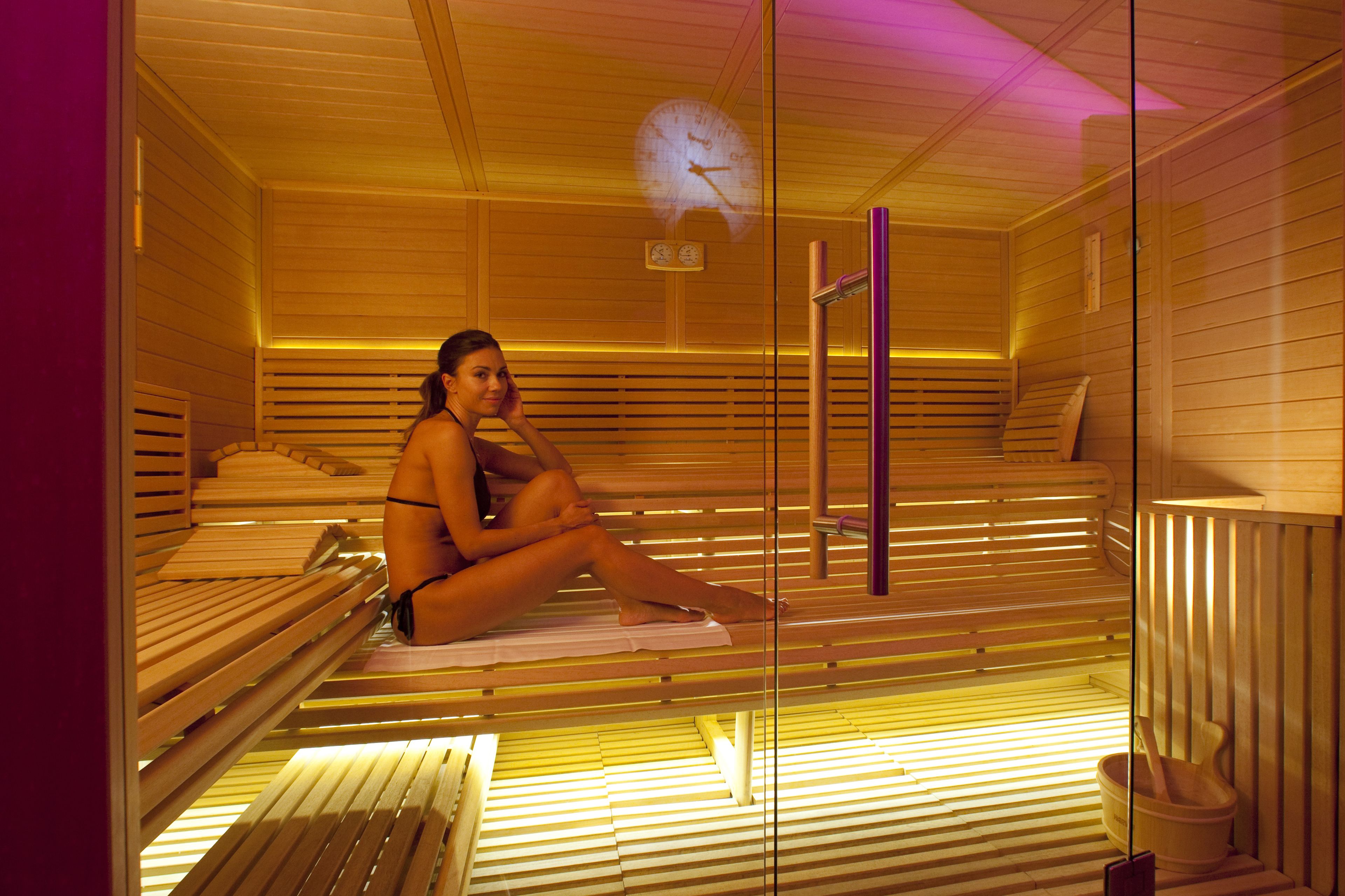 couples treatment room(s), sauna, hot tub, steam room