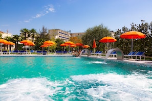 Indoor pool, 2 outdoor pools, pool umbrellas, pool loungers - Hotel Savoia Thermae & Spa (Abano Terme)