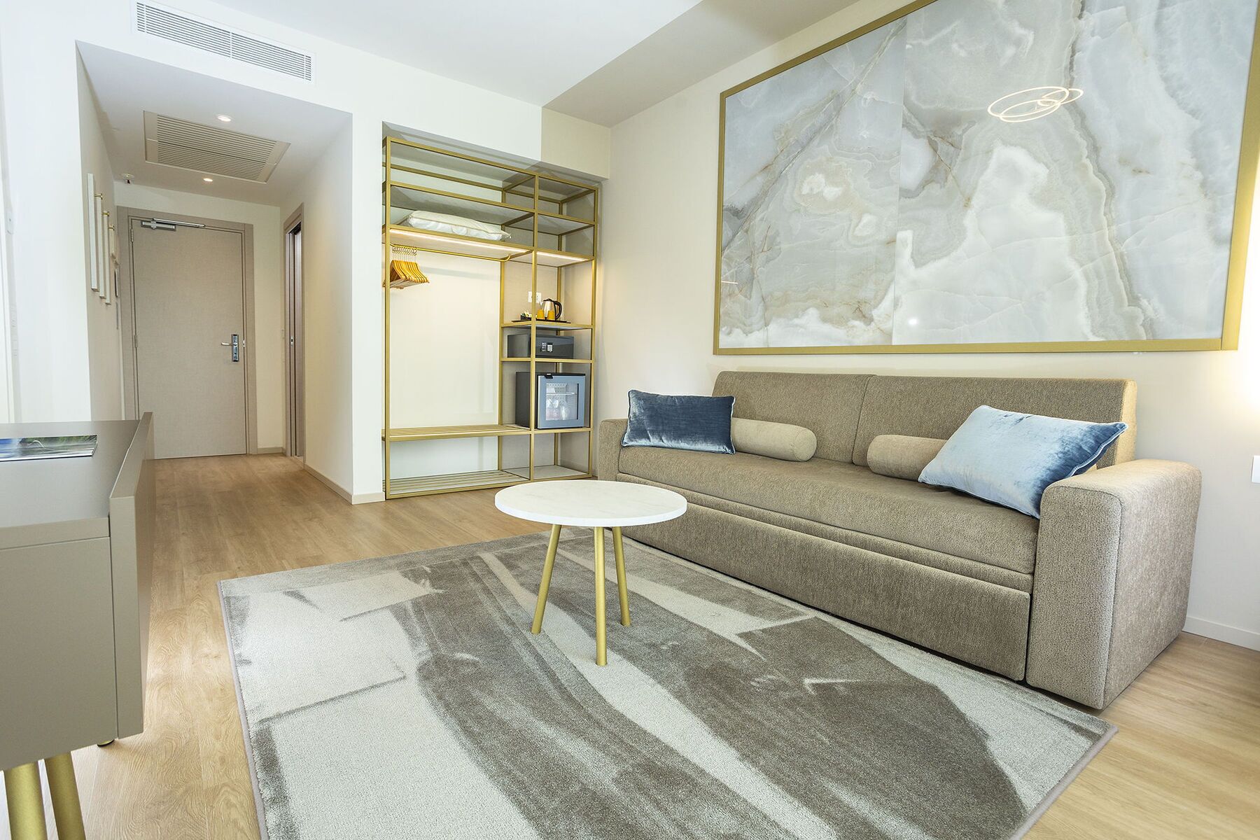 suite | 1 bedroom, minibar, in-room safe, desk