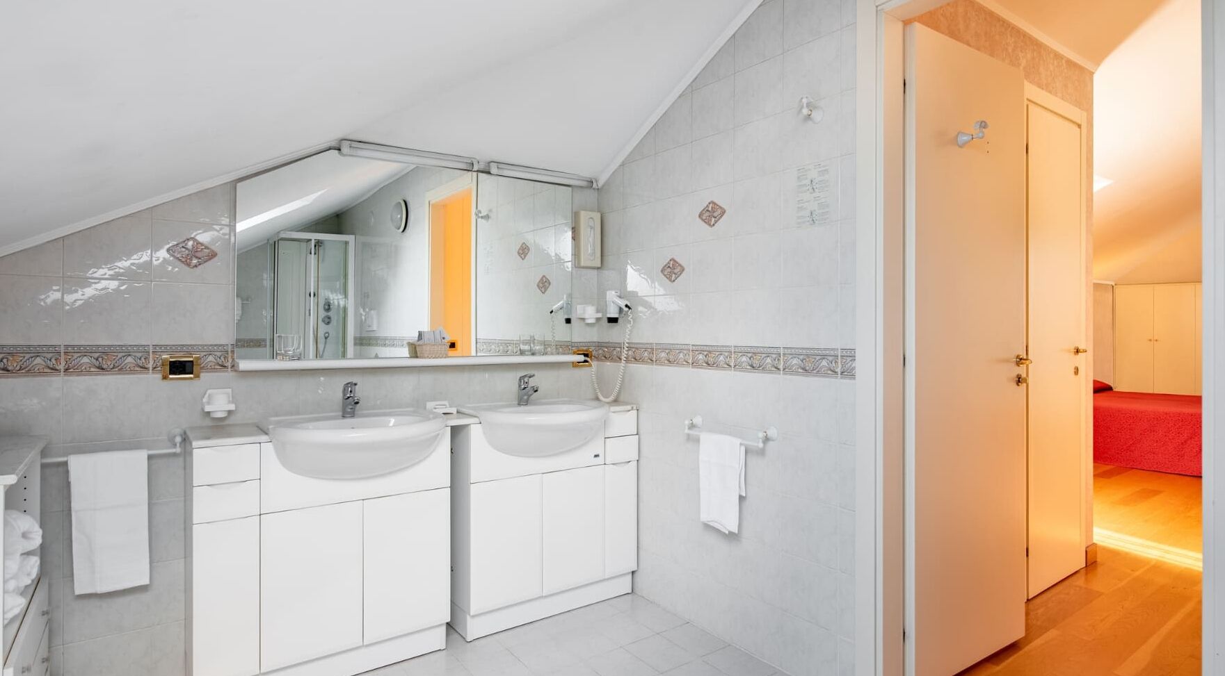 double or twin room | bathroom | free toiletries, hair dryer, bathrobes, bidet