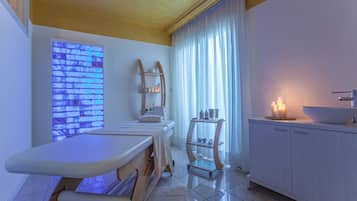Couples treatment room(s), sauna, hot tub, steam room
