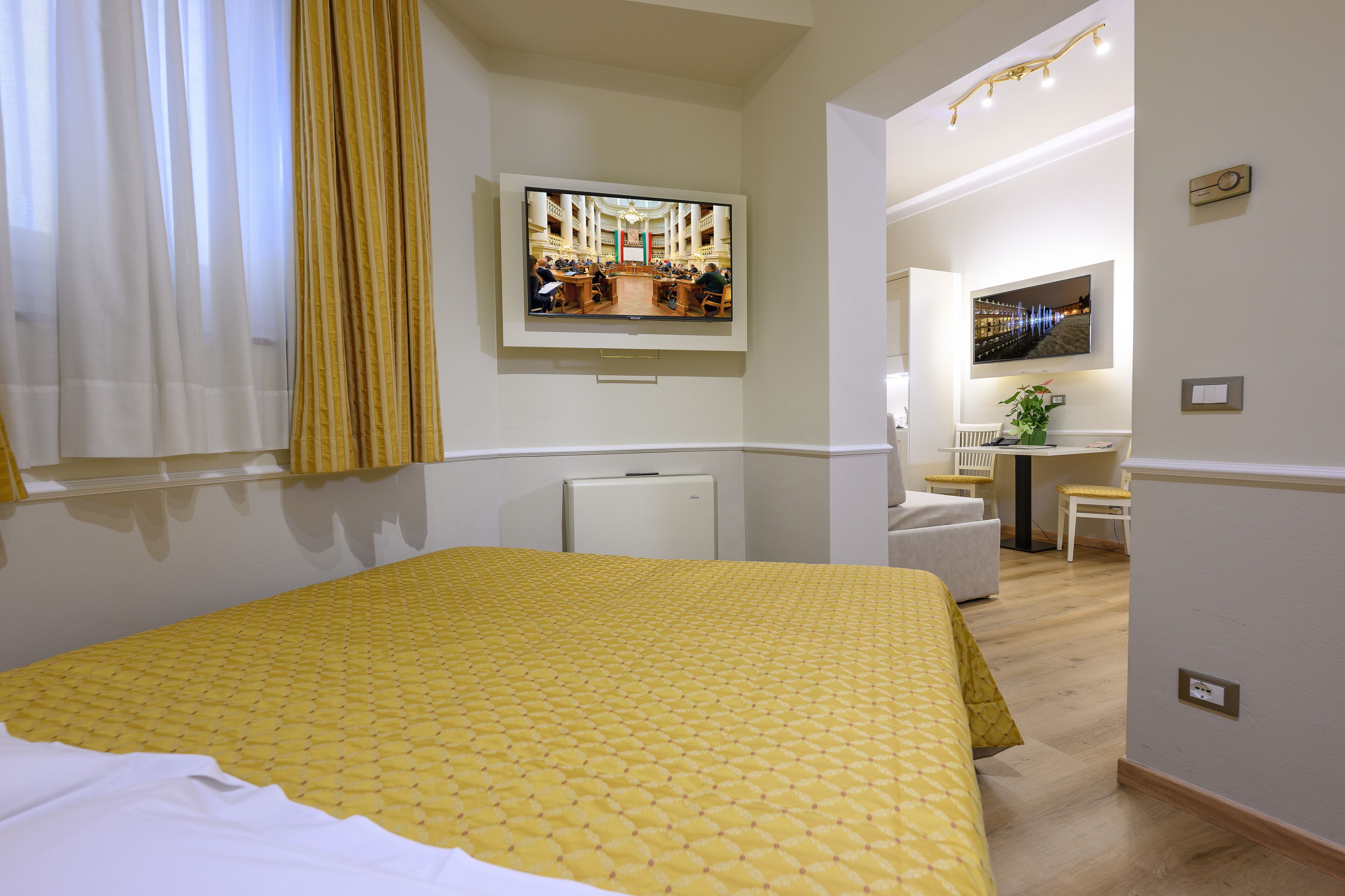 studio | minibar, in-room safe, desk, free wifi