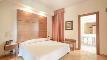 Doppelzimmer zur Einzelnutzung | Hochwertige Bettwaren, Minibar, Zimmersafe, Schreibtisch