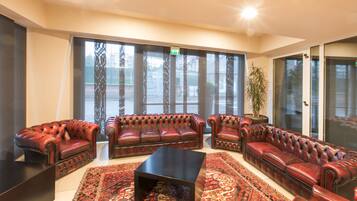 Coin salon dans le hall