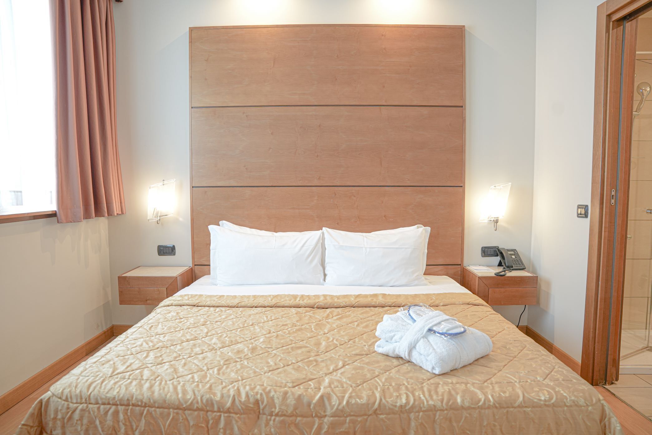 executive room | premium bedding, minibar, in-room safe, desk