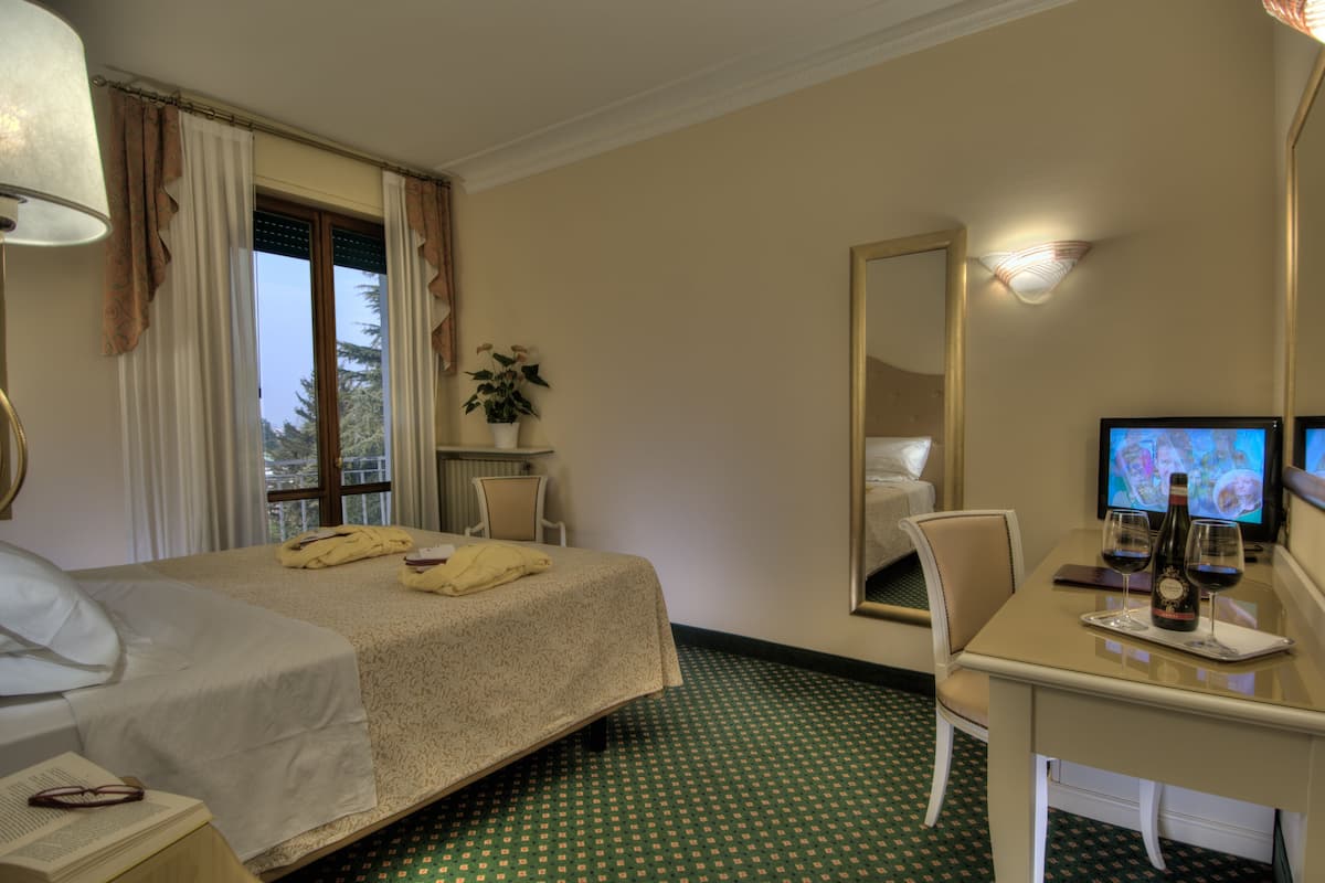 In-room safe, desk, soundproofing, cots/infant beds