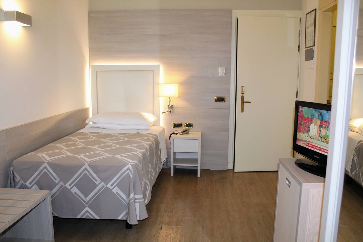 In-room safe, desk, soundproofing, cots/infant beds