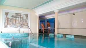Indoor spa tub