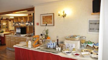 Free daily buffet breakfast