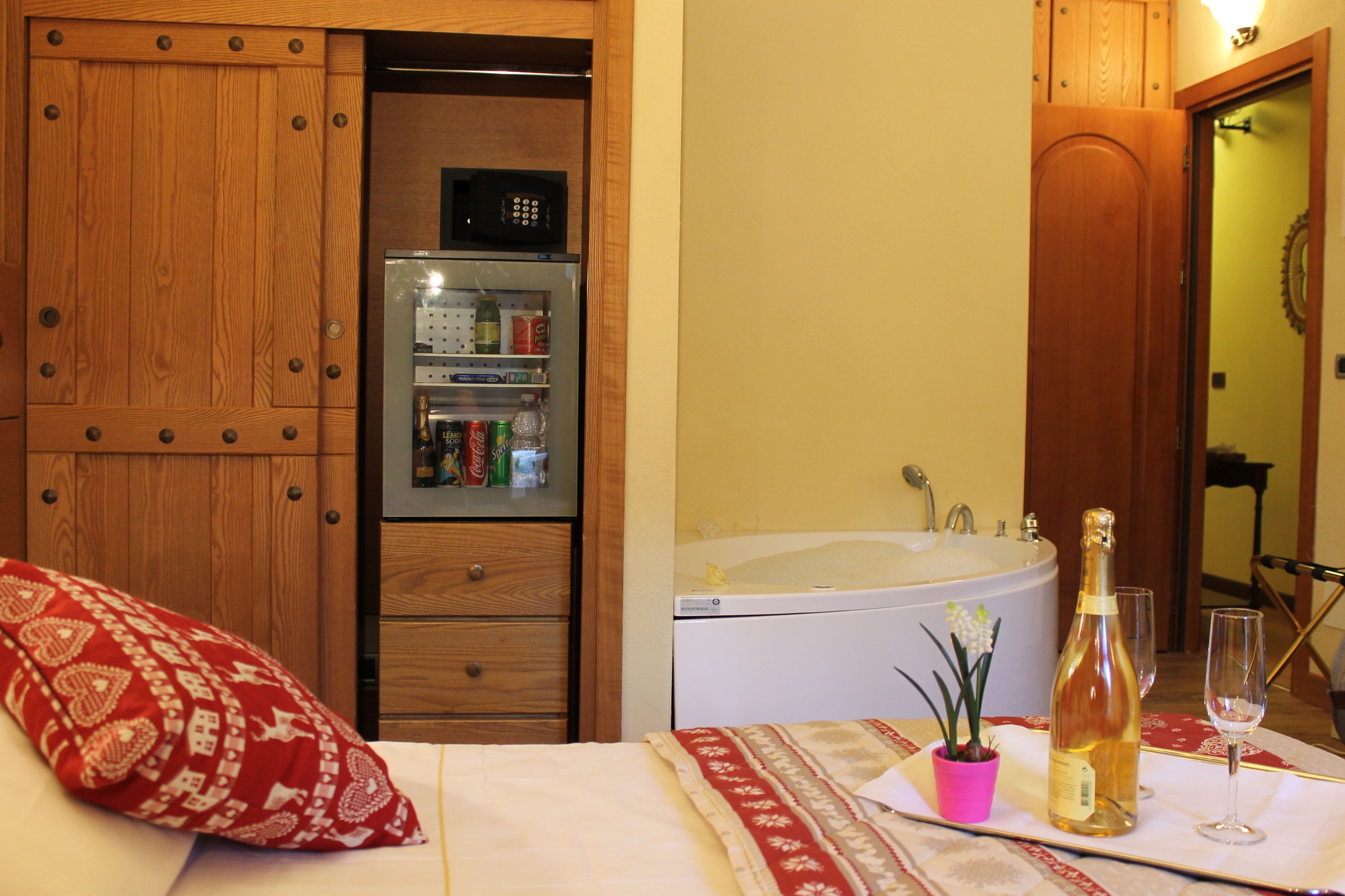 superior double room | premium bedding, pillow-top beds, minibar, in-room safe