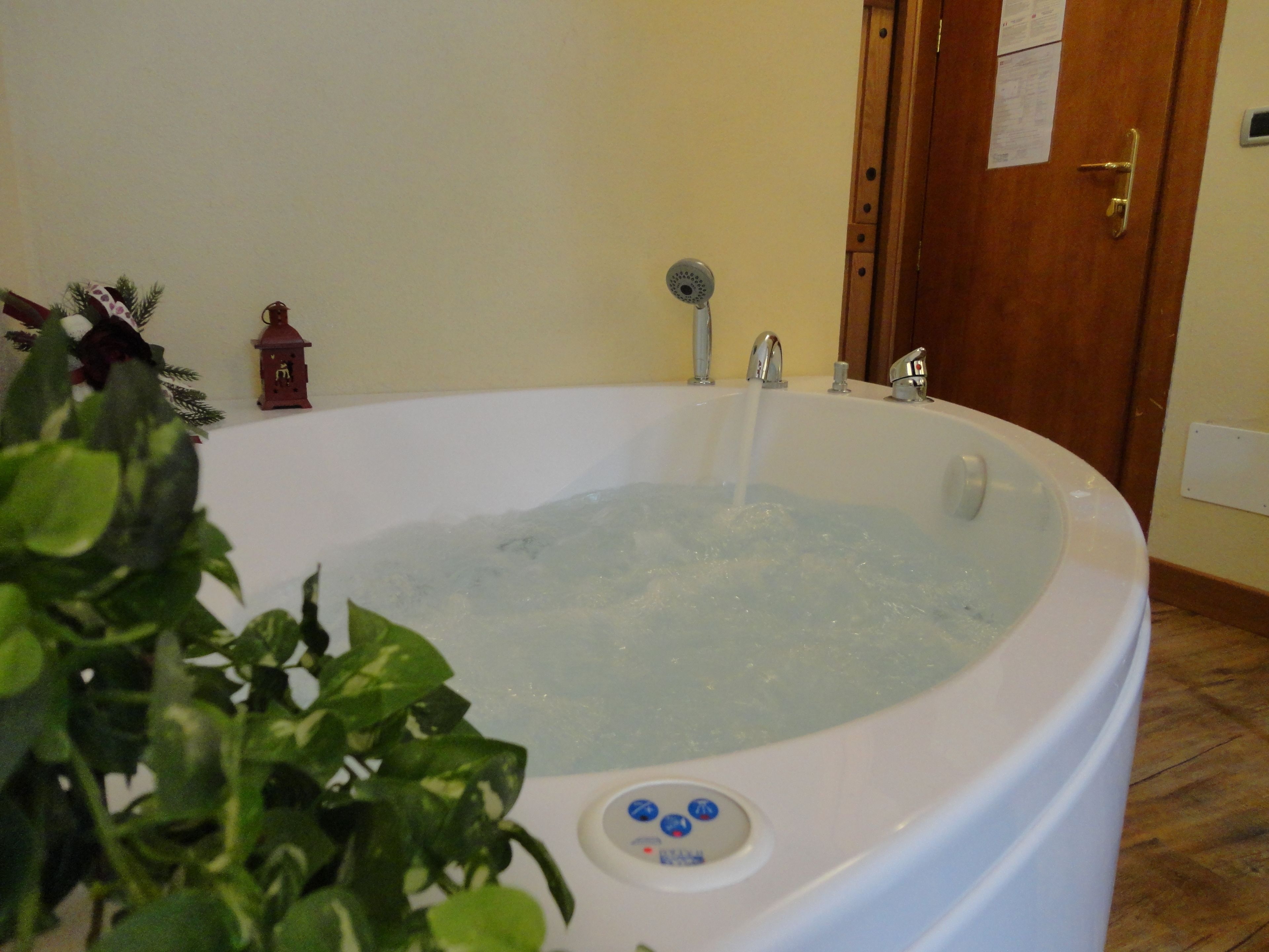 superior double room | jetted bathtub