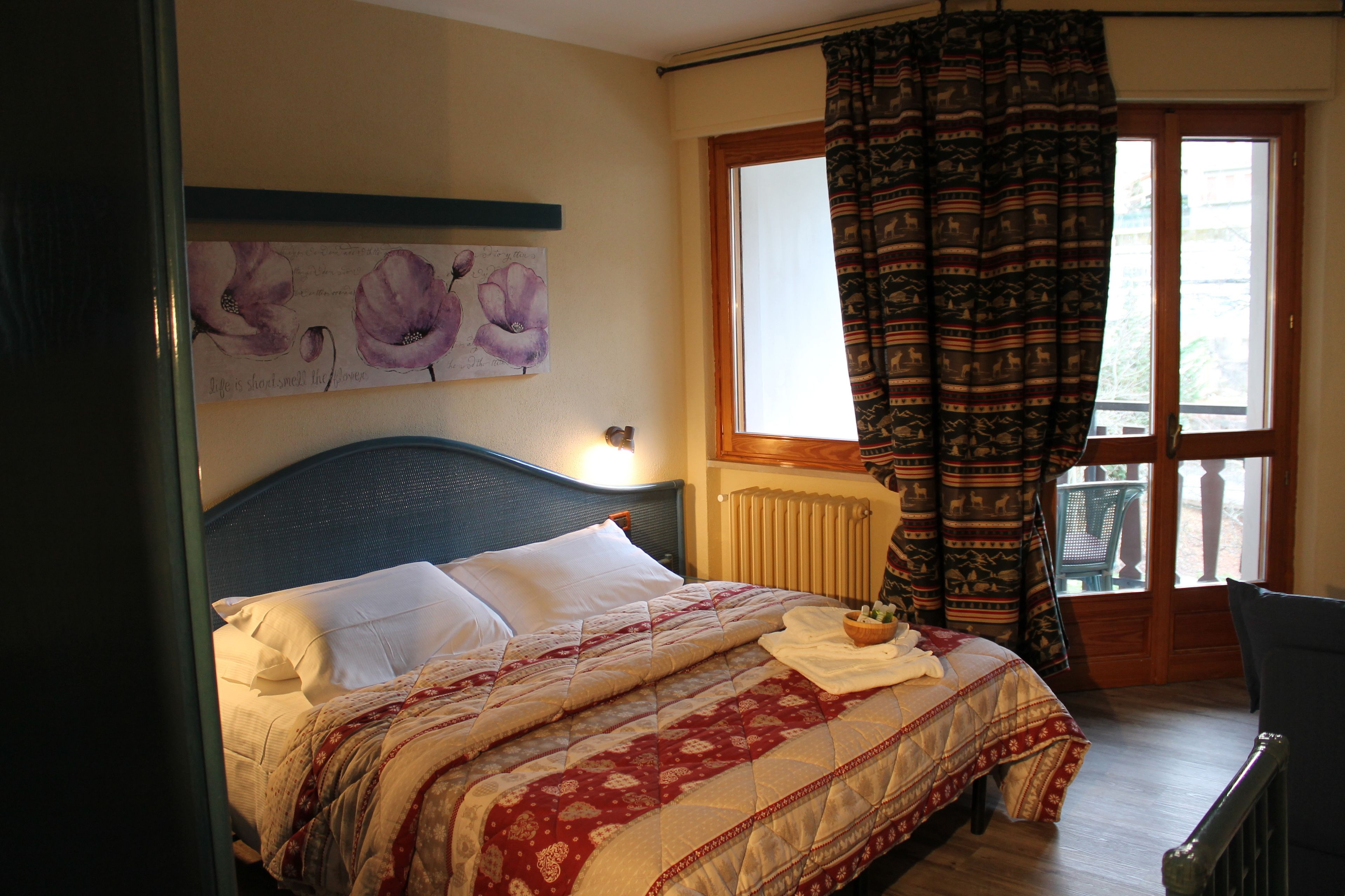 premium bedding, pillow-top beds, minibar, in-room safe