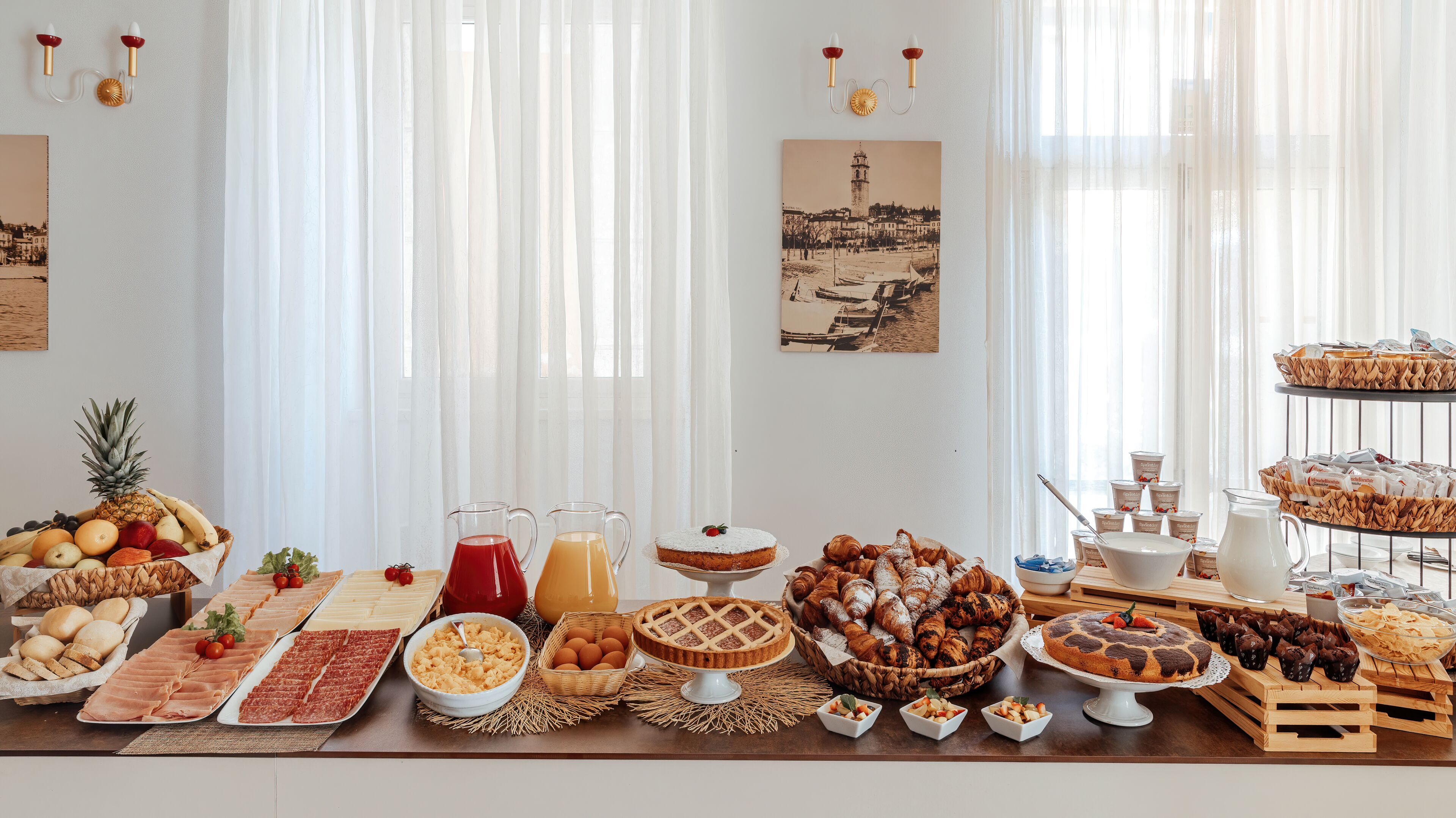 Tägliches Frühstücksbuffet (12 EUR pro Person)