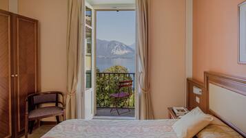 Camera Superior Matrimoniale/Doppia con Letti Singoli con Vista Lago Parziale | Minibar, Zimmersafe, Schreibtisch, schallisolierte Zimmer