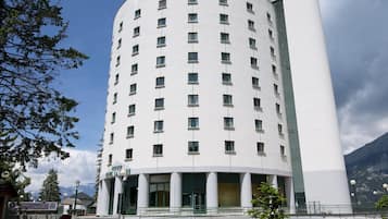 Vista frontal de la propiedad