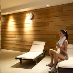 Sauna, hot tub, steam room, Turkish bath/hammam, body treatments