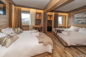 Firemannsrom | Allergitestet sengetøy, dundyner, minibar og safe på rommet