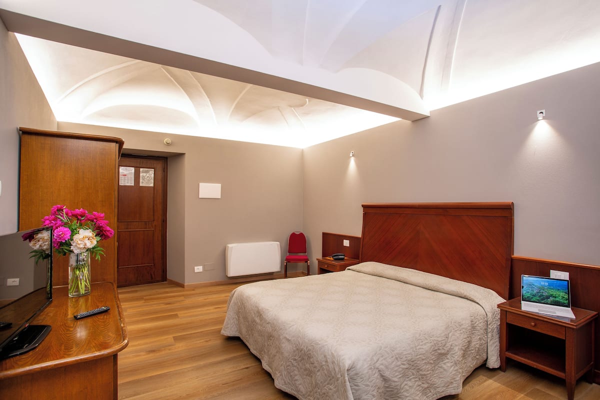 Standard Double Room | In-room safe, desk, cribs/infant beds, free WiFi