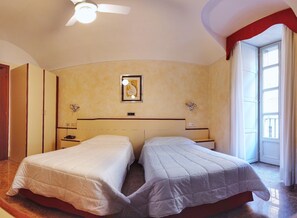 Kamar Double Standar, 2 Tempat Tidur Twin | Selimut bulu angsa dan minibar