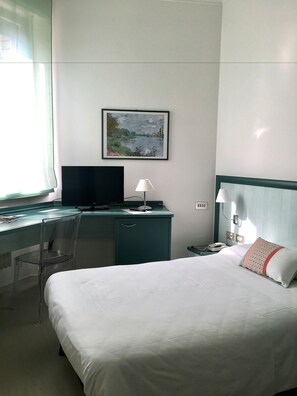 Minibar, escritorio, insonorización y wifi gratis 