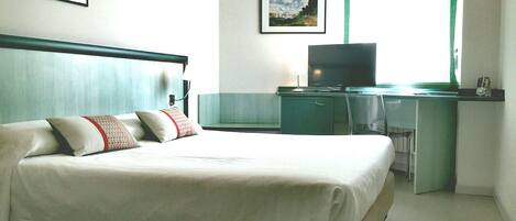 Minibar, Schreibtisch, schallisolierte Zimmer, kostenloses WLAN