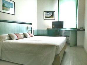 Minibar, desk, soundproofing, free WiFi - Hotel Europa (Alessandria)