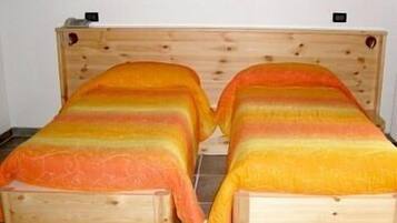 Double Room | Desk, soundproofing, free cribs/infant beds, WiFi
