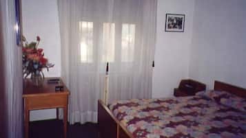 Doppelzimmer | Schreibtisch, schallisolierte Zimmer, kostenlose Babybetten, WLAN