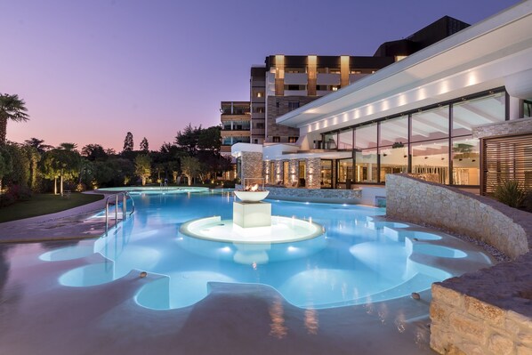 Indoor pool, 2 outdoor pools, pool umbrellas, pool loungers