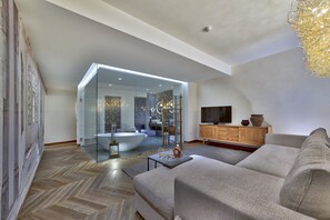 Vital Design Executive Suite with Sauna | Premium-sengetøj, minibar, pengeskab på værelset, skrivebord