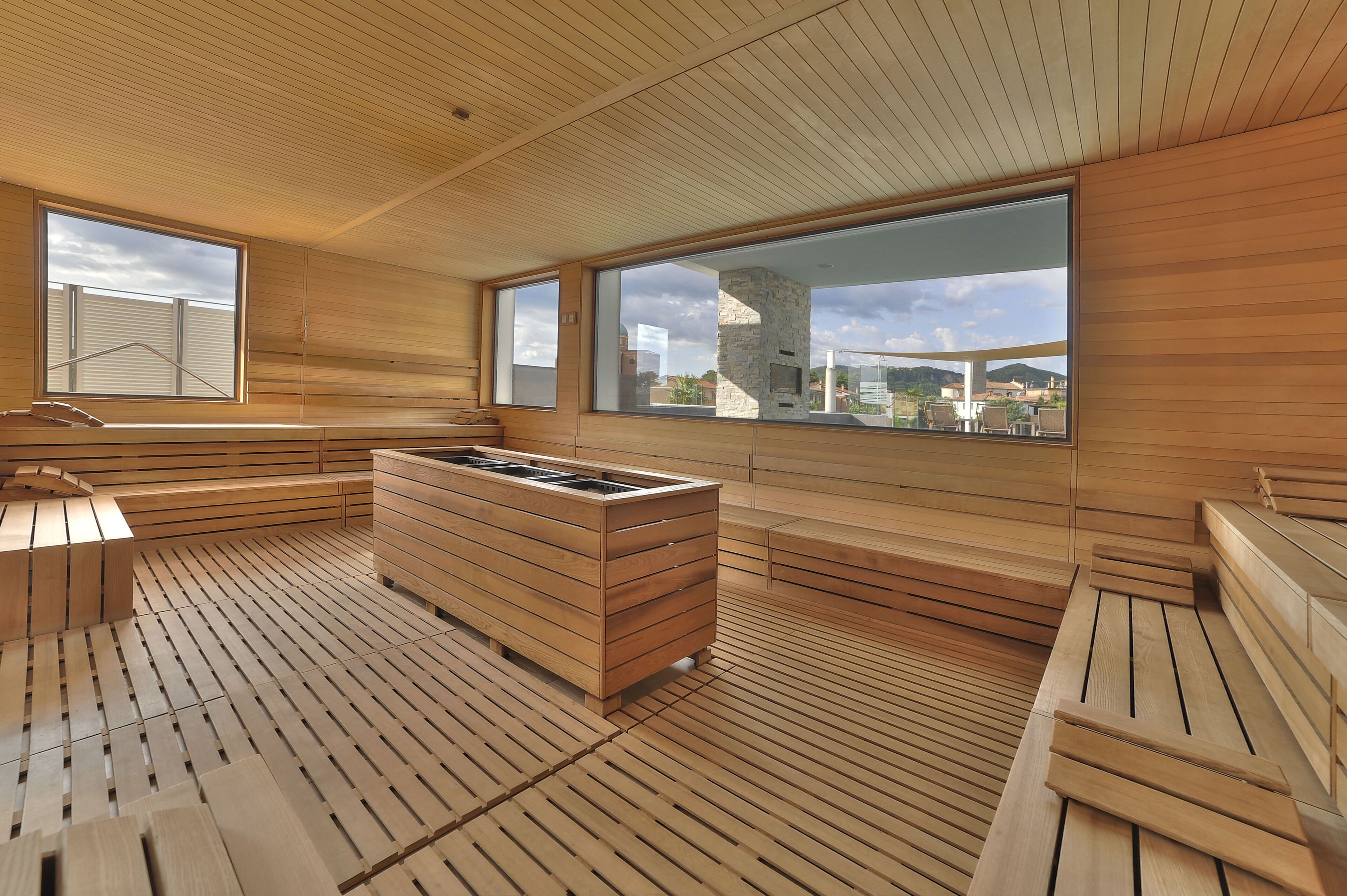 couples treatment room(s), sauna, hot tub, turkish bath/hammam