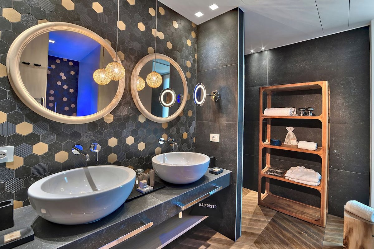 vital spa suite | bathroom | shower, free toiletries, hair dryer, bathrobes