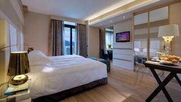 套房 | 高級寢具、迷你吧、房內夾萬、書桌