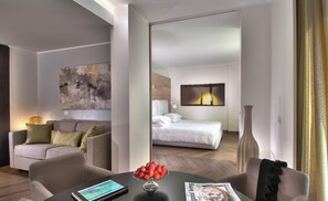 Vital Suite | Ropa de cama de alta calidad, minibar, caja fuerte y escritorio