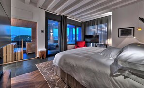 Vital SPA Suite | Premium-sengetøj, minibar, pengeskab på værelset, skrivebord