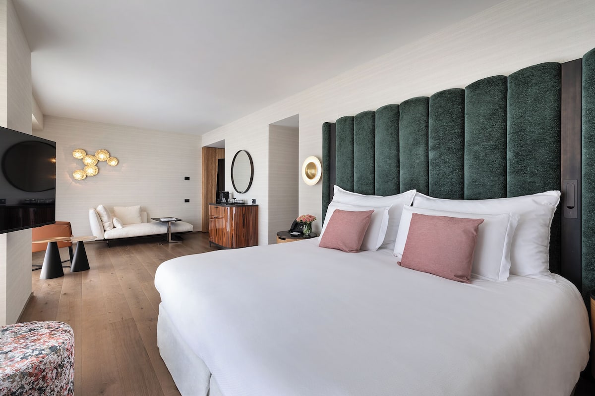 Junior Suite Plus | Premium bedding, minibar, in-room safe, desk
