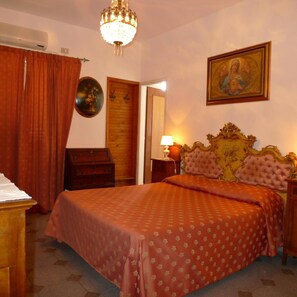 Iron/ironing board, cots/infant beds, free WiFi