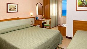 Triple Room | Minibar, in-room safe, desk, rollaway beds - Hotel Giannino (Porto Recanati)