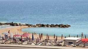 Private beach, white sand - Hotel Giannino (Porto Recanati)