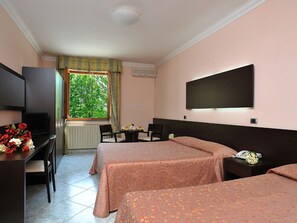 Minibar, in-room safe, desk, free WiFi