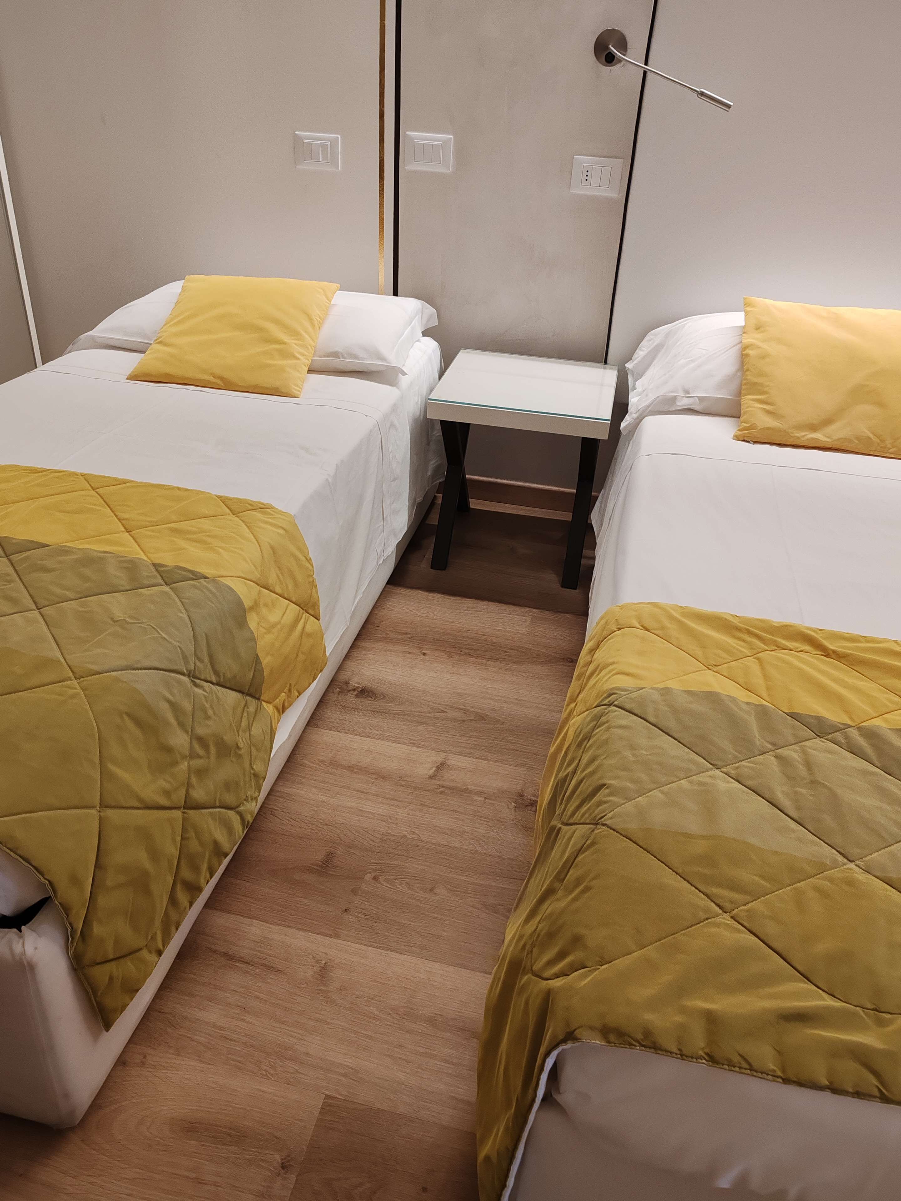 standard room, 1 queen bed, balcony, sea view | minibar, in-room safe, desk, laptop workspace